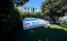 Apartments Dvori Novalja